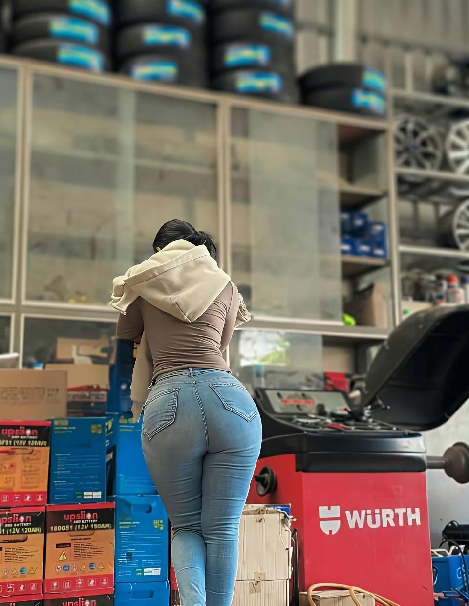 天秤座1月28日是2月4日运势得道多助，踌躇满志。命星与水星呈合相，此乃大吉之