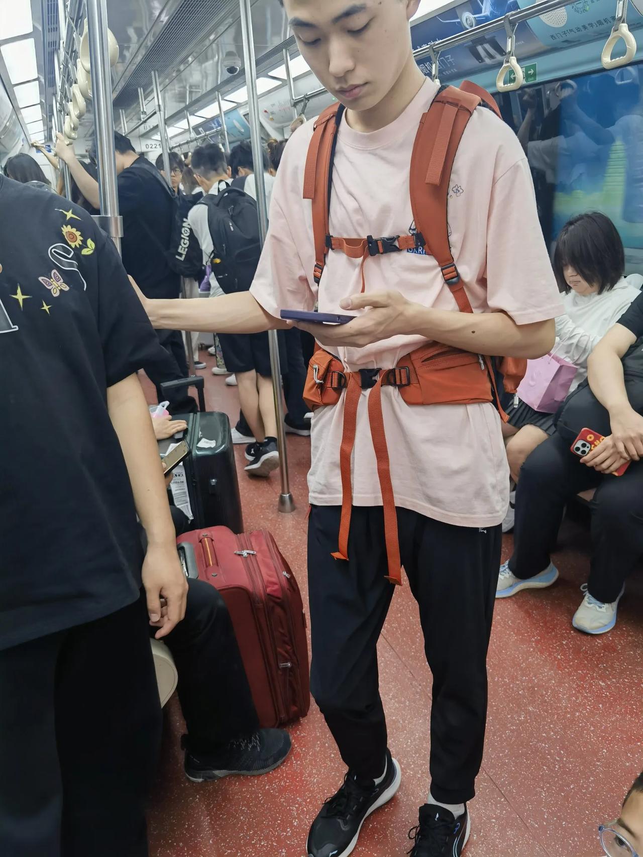 来西安旅游的游客出游主要方式是地铁，太方便了，这就是西安的独特魅力，看看5月4号