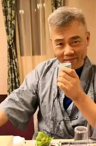 客观评价司马南此人当初真英雄，够爷们，可后来变了味，前后反差实在离谱太大！