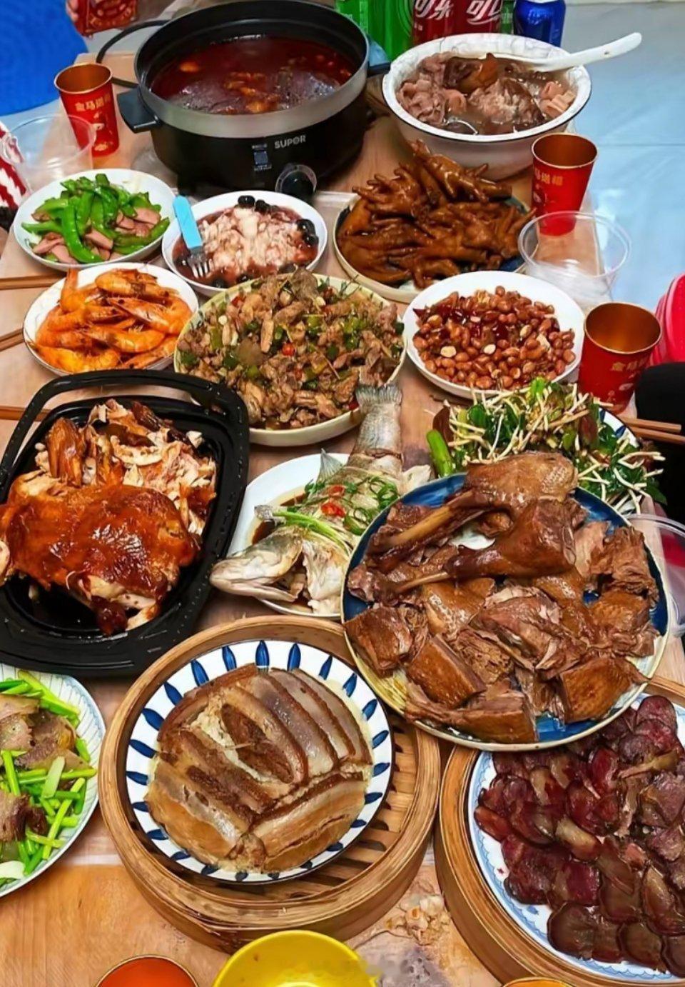 穷亲戚和富亲戚的区别！我有两个姑，一个大姑，一个小姑！大姑家富，小姑家穷！过年走