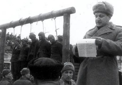 如果不是斯大林大清洗杀害很多红军高级将领，如果不是斯大林同希特勒签订苏德不互侵犯