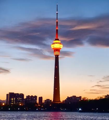 现在电视台播电视剧中间放广告都这样了吗？前两天央视八套在播出电视剧《四喜》时