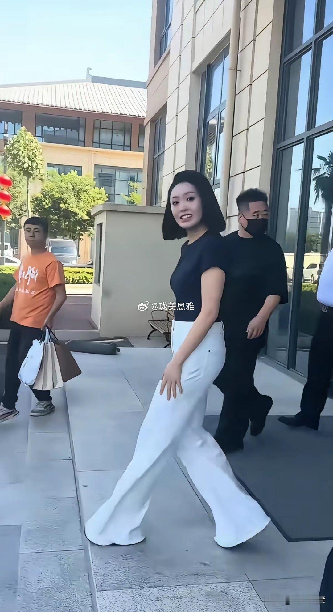 徐子尧的歌也许不是唱的最好的，然而她可能是女歌手里人最干净的一个！