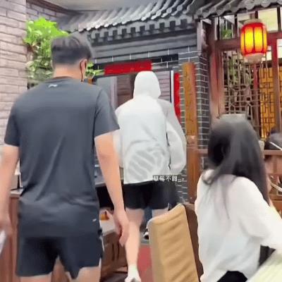6.20王楚钦又来玉桥餐厅吃饭！今天中午王楚钦和曹魏一起来玉桥餐厅，就爱这一口