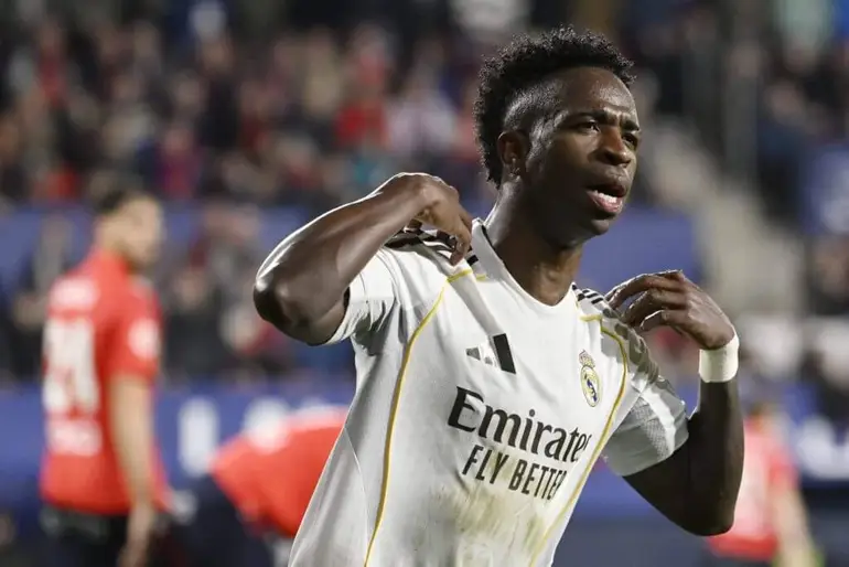 TA: 西甲调查奥萨苏纳球迷辱骂维尼, 现场疑现“去死”喊声