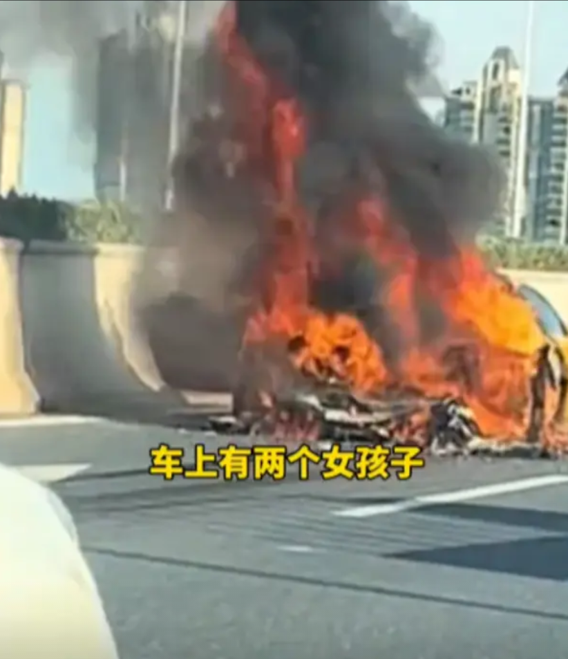 “无知的代价！”南昌，2女子开法拉利跑高架，挂手动挡不升档还狂踩油门，硬生生将豪