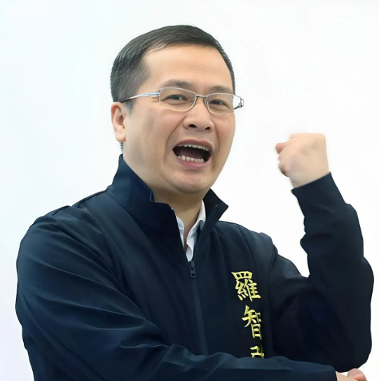罗智强的网络民调始终保持第一，现在有一万多人参与投票，在7人中排名是这样的。第一