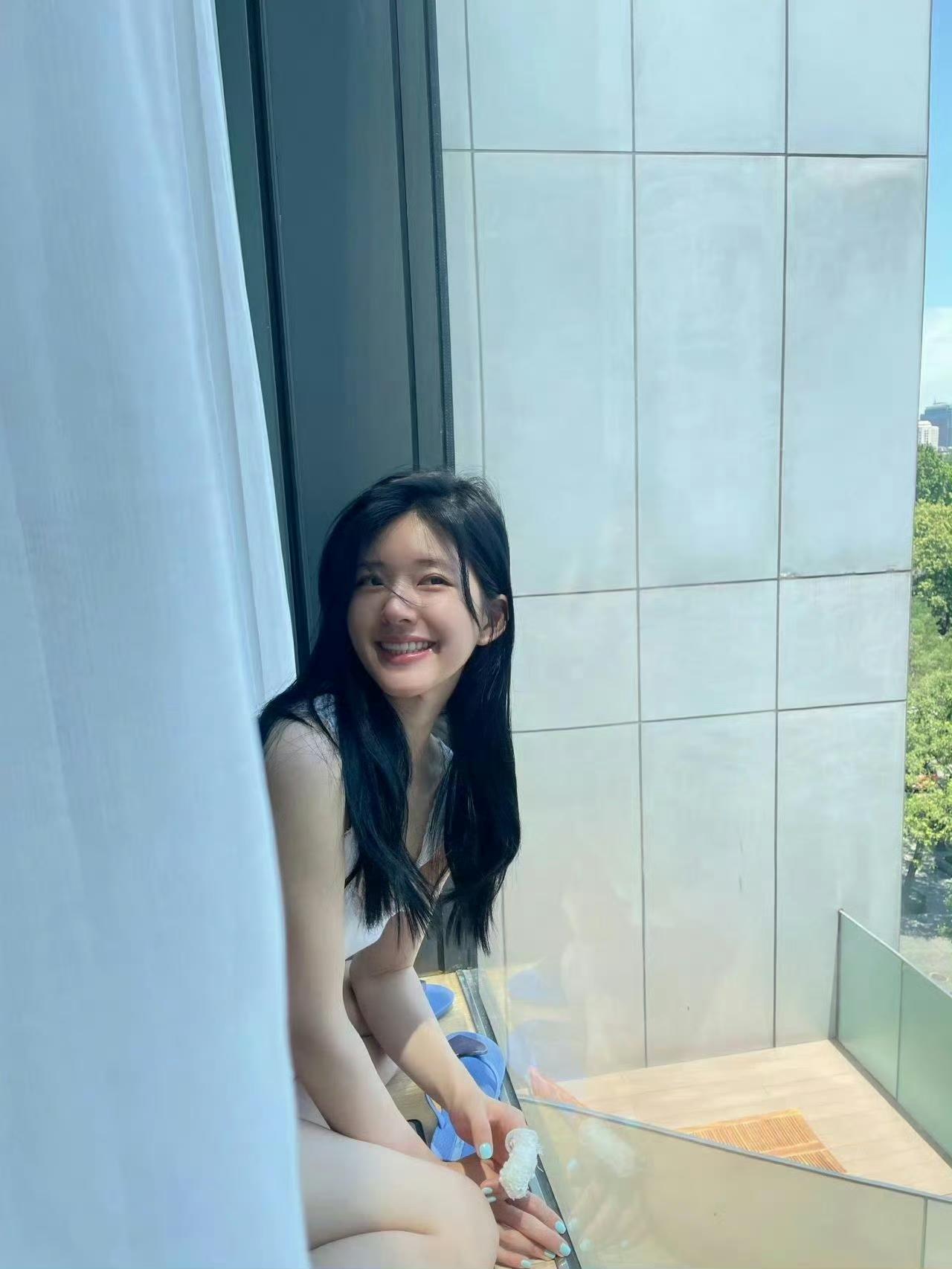 你最喜欢赵露思哪一件私服