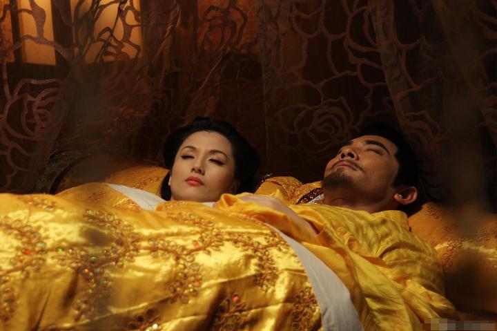 公元911年，朱温心瘫在帐中，他喘着粗气拍了一下旁边的王氏道：“朕想好了，传位给