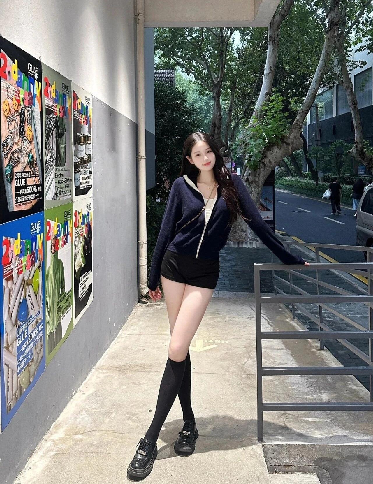 漫步城市小巷，用穿搭解锁属于自己的随性步调