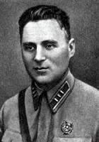 1941年，一个身材矮小的木匠加入了苏联红军，任火头兵，但是谁也没有想到，就是这