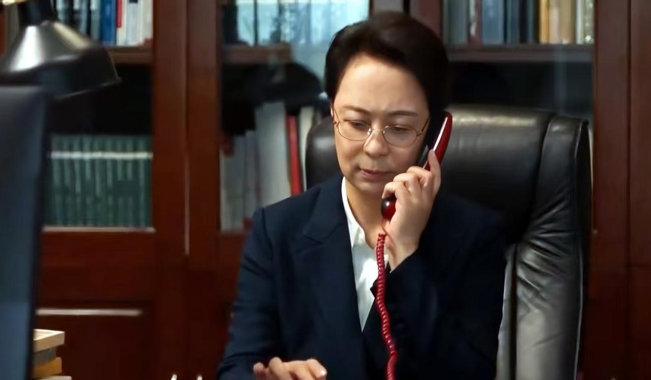 《以法之名》：大结局兰景茗最后一个红色电话打给了谁？十三年前的“一三一枪击案”