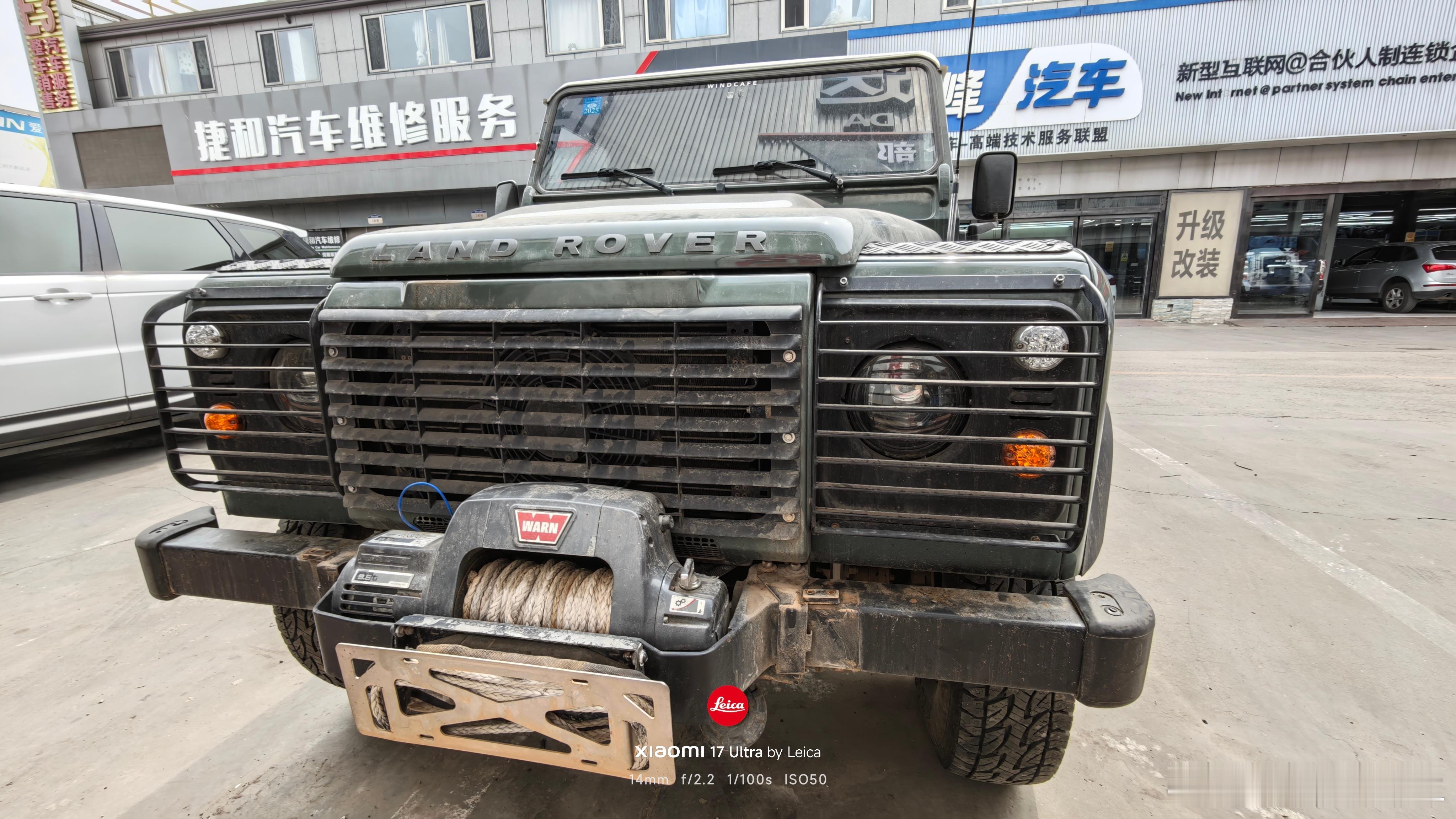 这是什么车？什么故事背景？哪位虎子大神给我科普一下大v聊车路虎卫士