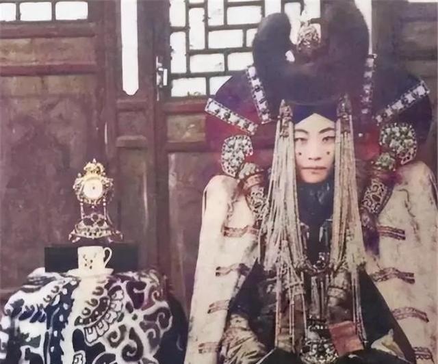 1938年5月，斯大林下令处决了外蒙古的末代皇后格嫩皮勒。在面临死亡的时刻，格嫩