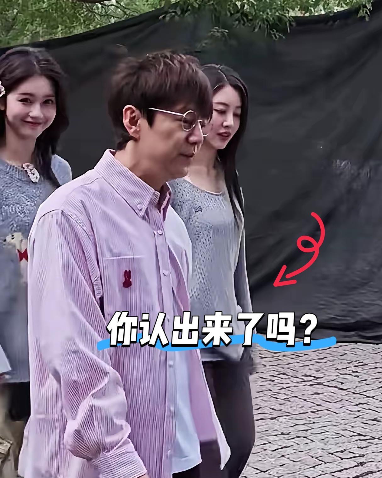 天呐，他怎么老成这样了？曾经的“冻龄一哥”眼角爬满皱纹，苹果肌下垂，录节目还得中