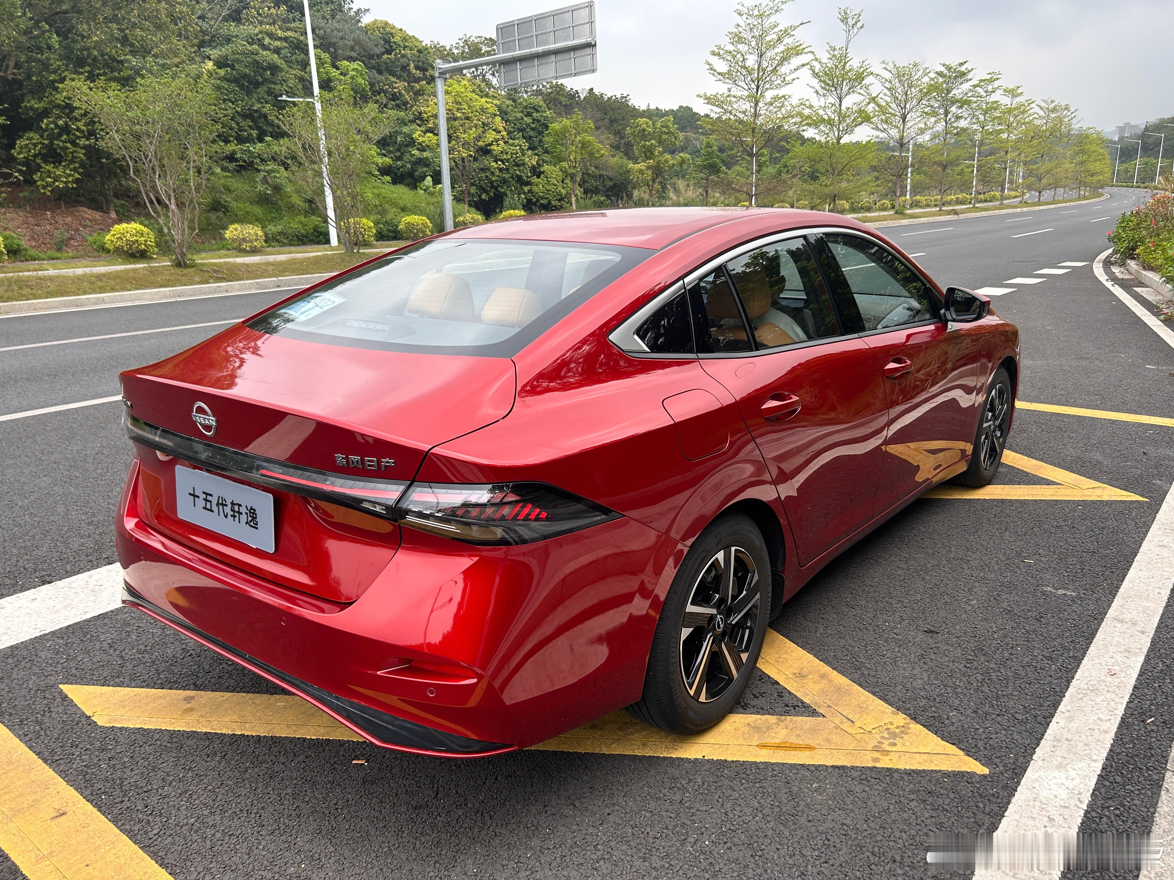 十五代轩逸可能也听到网上的梗，CVT反应非常活跃，比本田更本田，只要肯踩，就肯