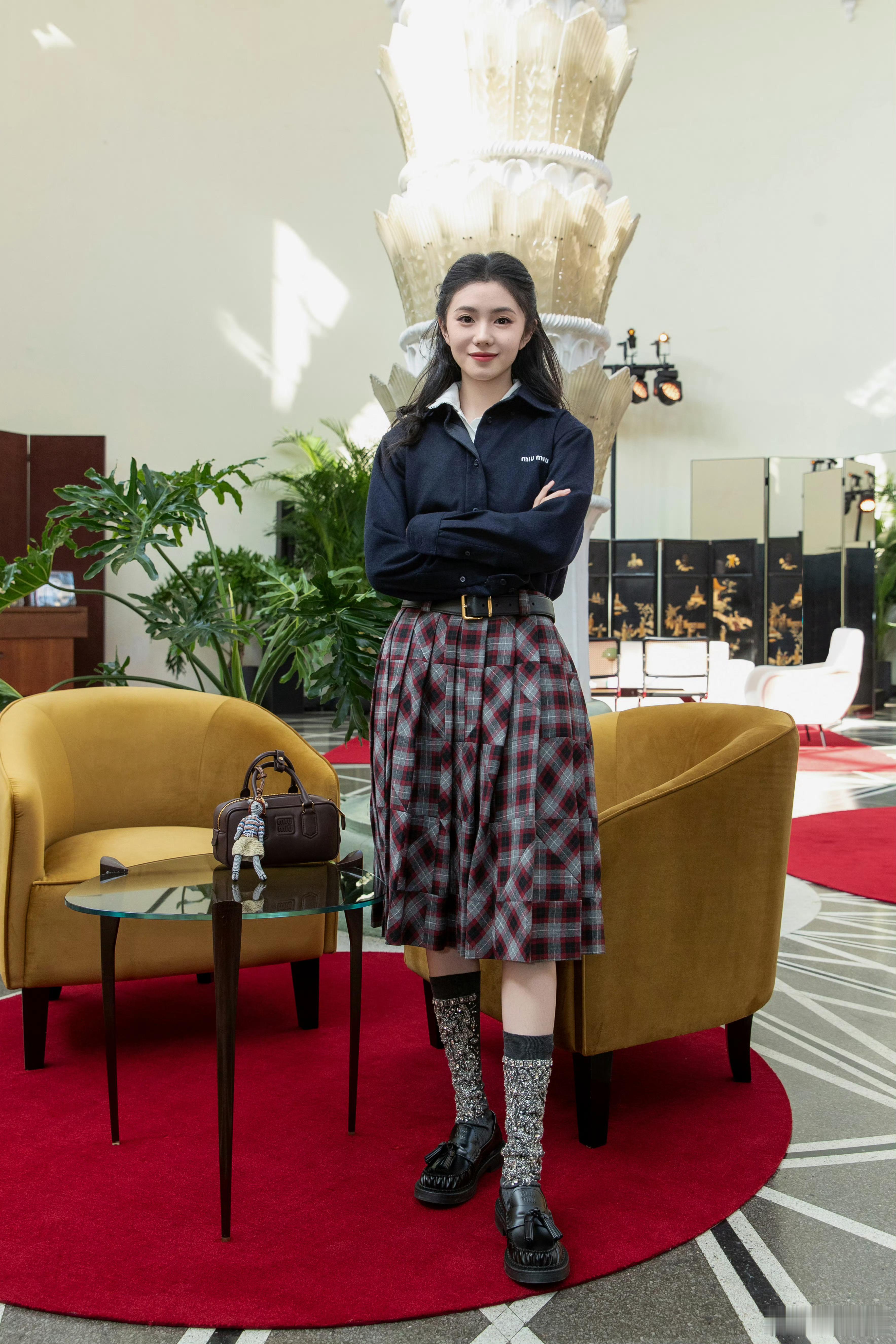 刘浩存×MiuMiu文学俱乐部Photocall，穿行书页时光，定格品牌