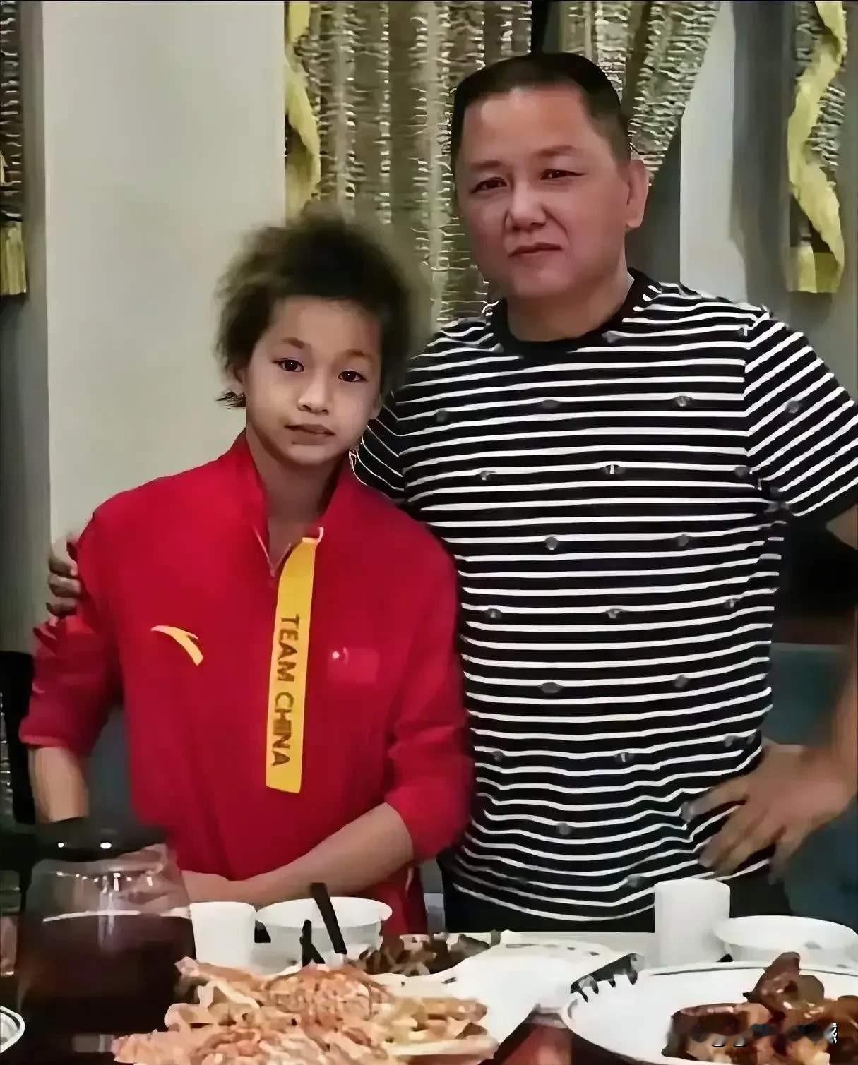 全红婵的运动天赋如此好，看到他爸爸的照片后，终于明白了一个道理，原来他爸爸的身体