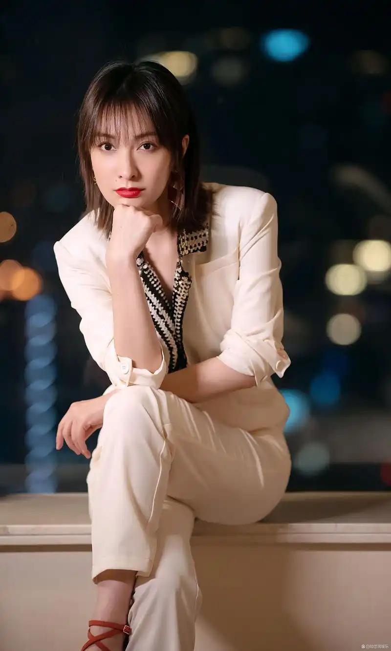 1.吴昕买热搜炒旧饭，吴昕最近在个人视频播客中聊起过去在快乐大本营的经历，她表