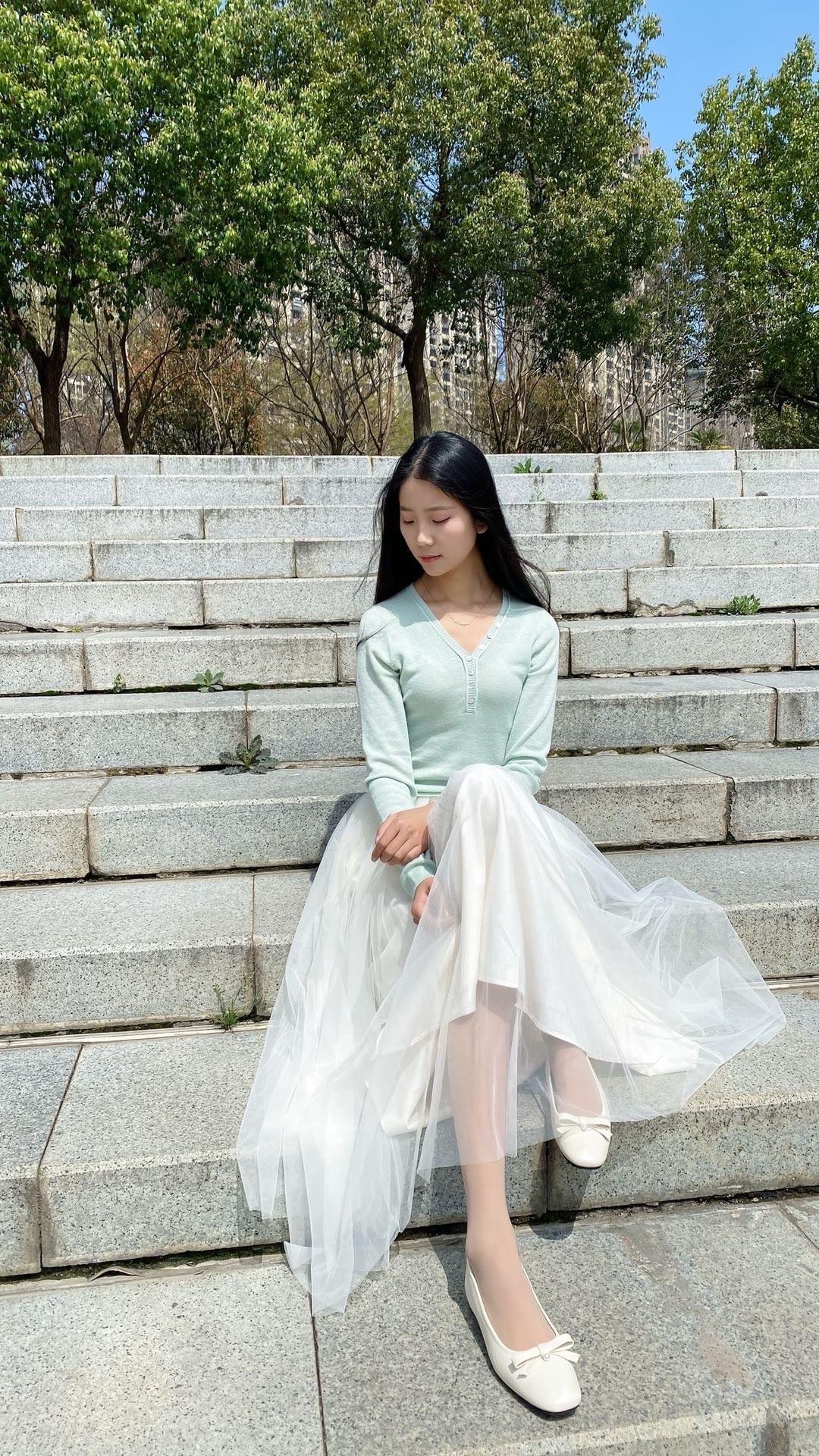 青春没有售价。晒图笔记大赛知性美女穿搭分享