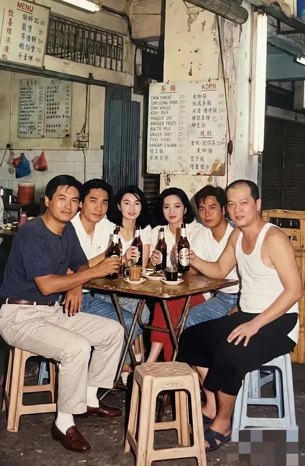 我敢打赌，99%的年轻人都不认识他们，他们都是上个世纪的著名演员，我打赌，认识三