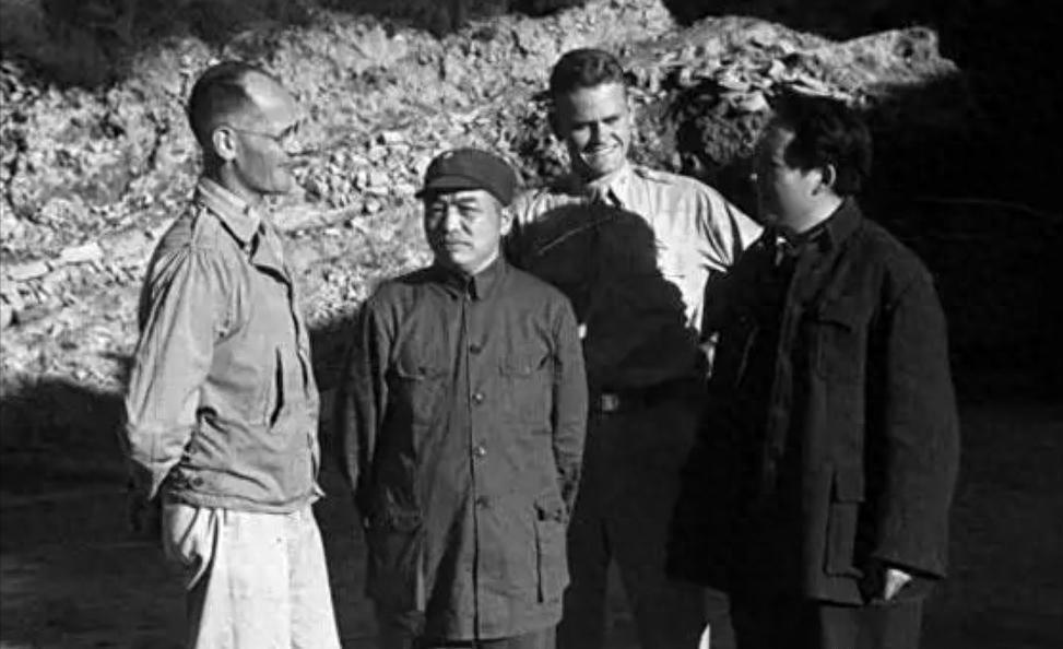 一位55年红军军长评定为大校军衔，三位元帅表达不满，毛主席表示确实评低了！19