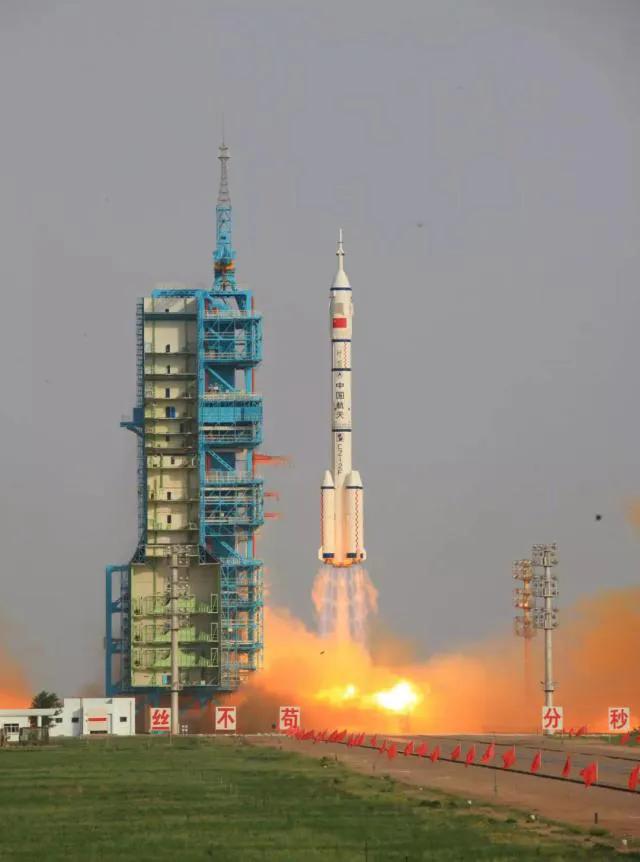2011年9月29日21时16分03秒，天宫一号在酒泉卫星发射中心由长征二号FT