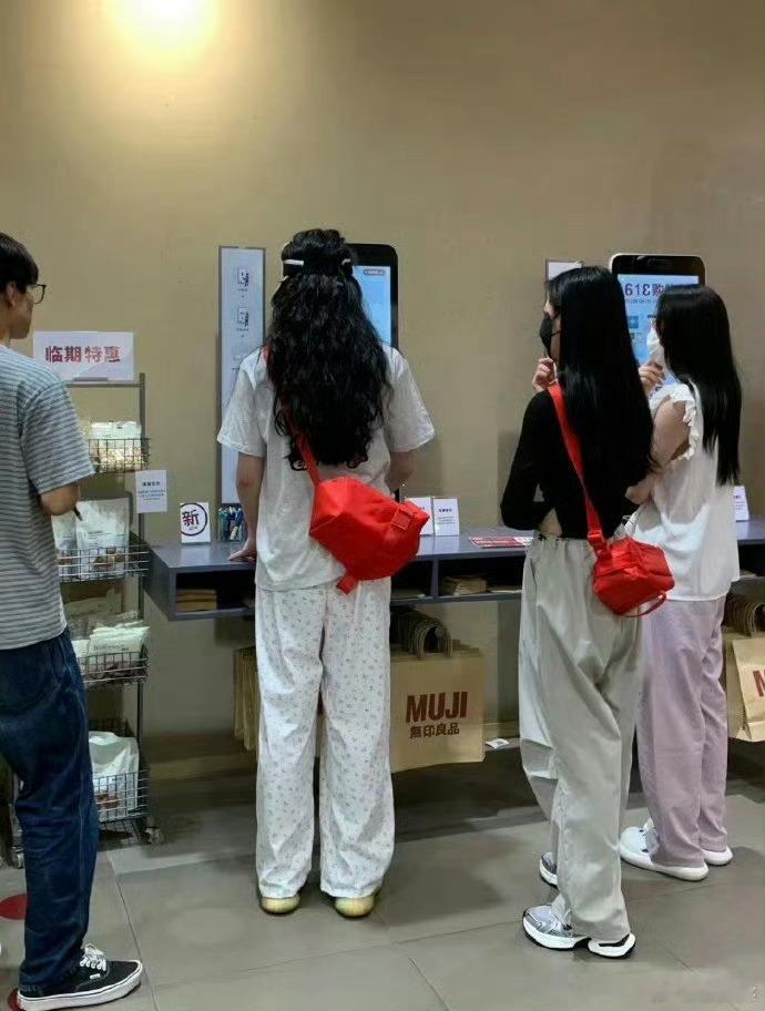 现在都流行这么穿了吗
