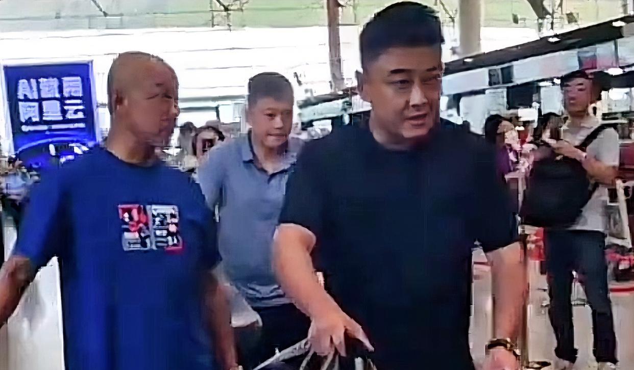 国乒出发瑞典大满贯赛，邱贻可、肖战都随队指导！要说这教练的压力，最大的是王皓、