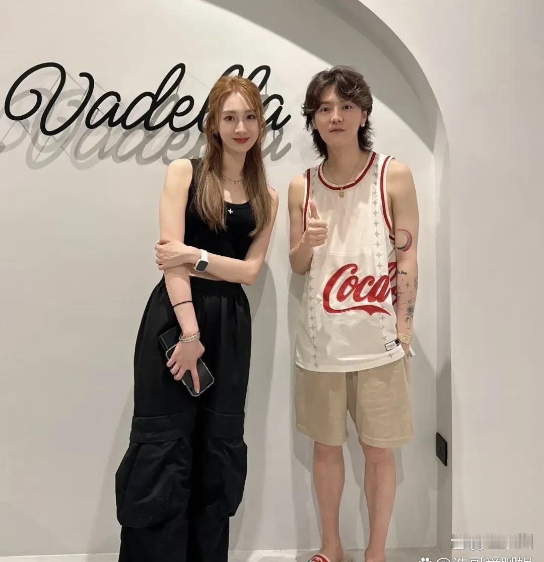 鹿晗没精修的样﻿子﻿，你们觉得到底好看不？