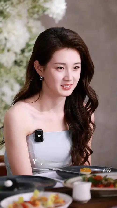 “短剧女王”郭宇欣演技精湛，表现力十足，是当之无愧的实力派。她擅长通过微表情