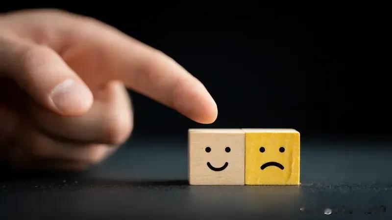 别埋怨农民社保买少了，养老金低。不少农民要做个决定太难了，他们在很多事情上很抗拒