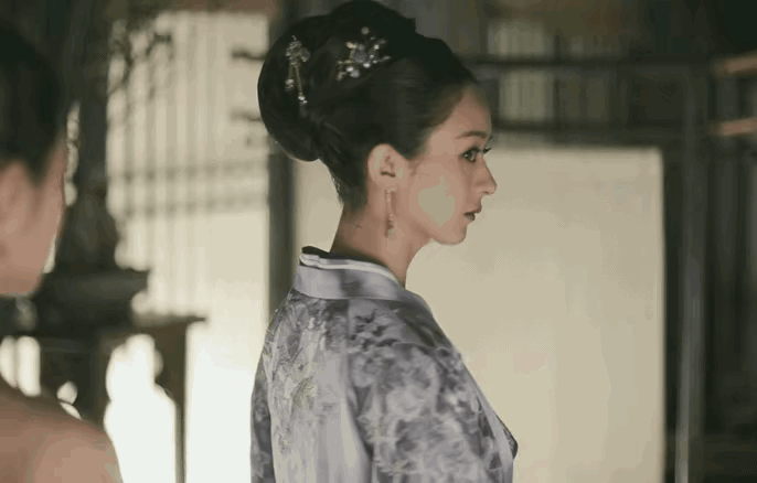 2024年真的是赵丽颖的分水岭，感觉拿到那个金杯后，作品和口碑都开始下滑。[伤心