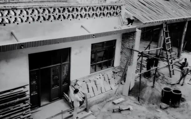 1997年，山西平遥人耿保国不顾家人反对，四处借钱凑了100万，买下了3000多