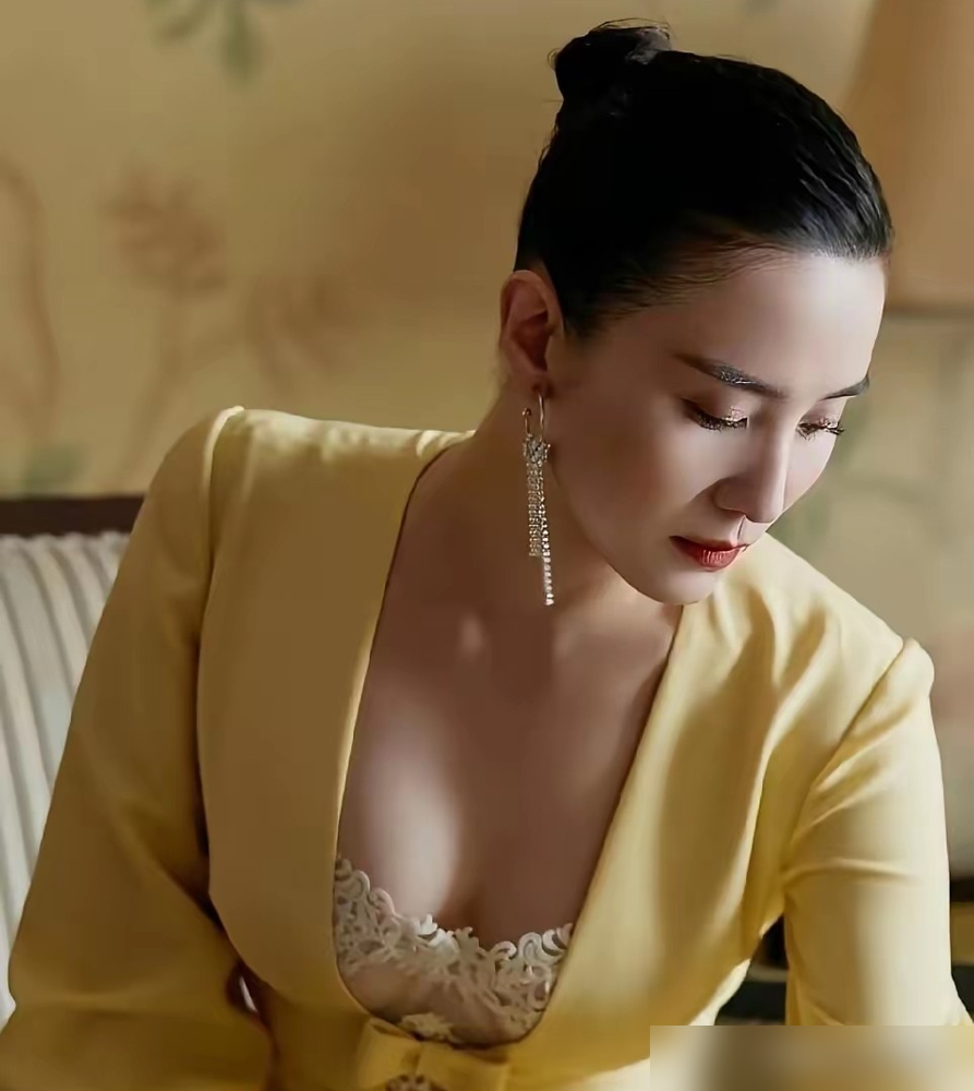宋佳自曝：8个月没进组，大满贯影后，在家抠脚。杨天真在播客里透了底，2026年开机率，只剩去年的三成