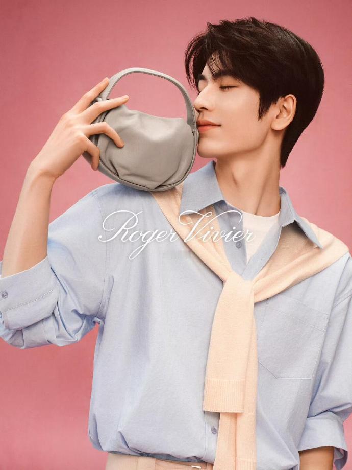 但不是这个沈月狂喜点开合作消息，结果秒变“大型误会现场”！此沈月非彼沈月，像极