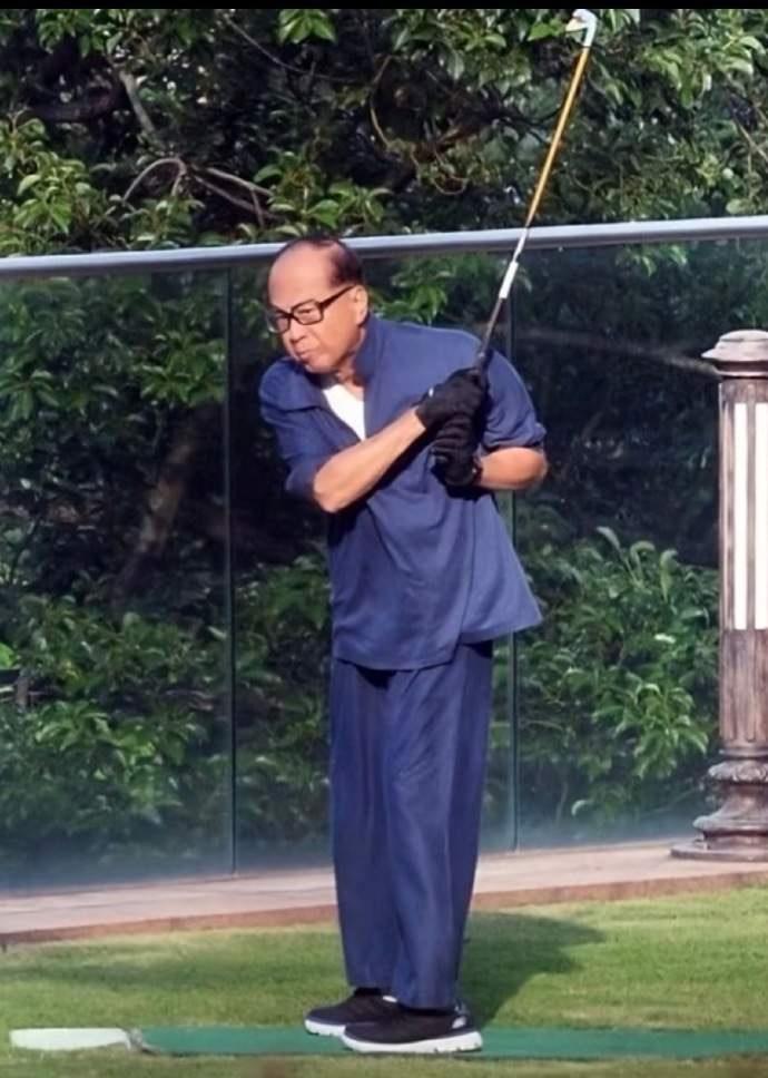李嘉诚为啥要大量抛售国内资产，撤离中国？因为他知道虽然不得已，但已经得罪了，必须