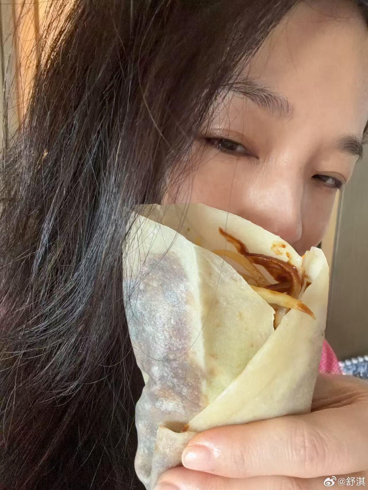 舒淇二月二晒美食，看的流口水了！舒淇说今年是难得一遇的双龙同春，所以她必须要纪