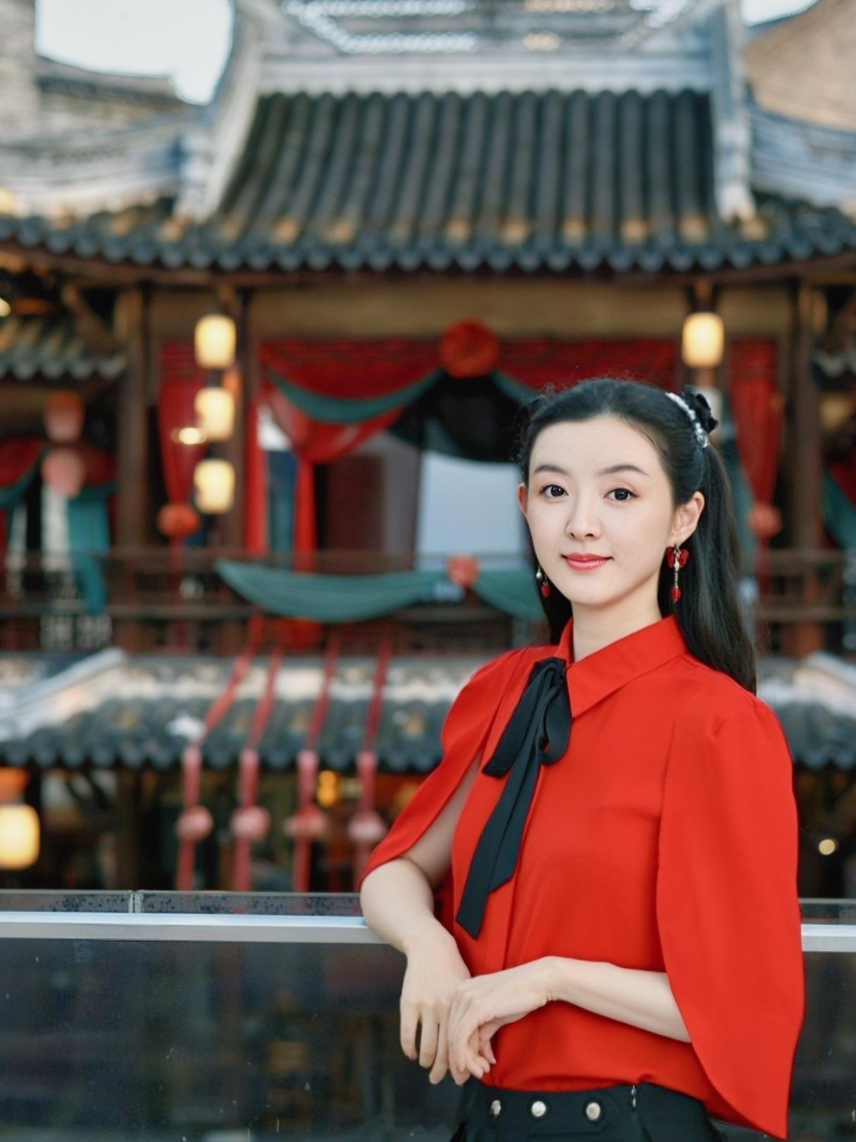 摄影班拿头奖的姐姐回来啦，抵达就补发了前两天难得课后能出去旅拍的照片给...