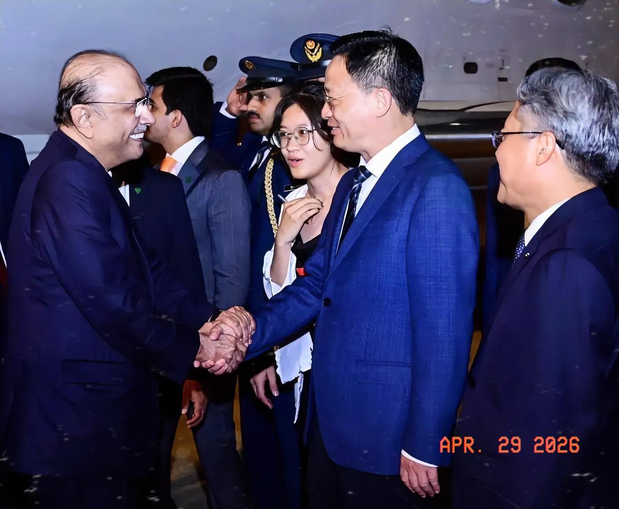 巴基斯坦总统抵达海南岛据传将会参加首艘汉果尔潜艇（039B外贸版）的服役仪