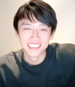 郭晓婷对二搭的王天辰的现印象居然是：“很中二也挺抽象的”这跟剧里那个高冷又