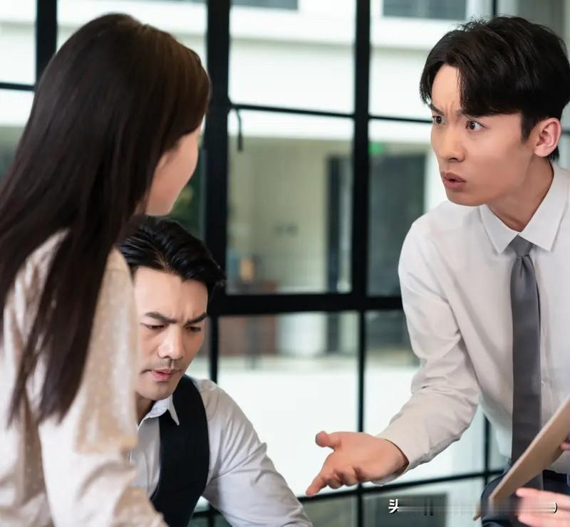 你有没有遇到这种人在群里公然指出同事工作中的错误，并且上纲上线。实际上遇到的事不