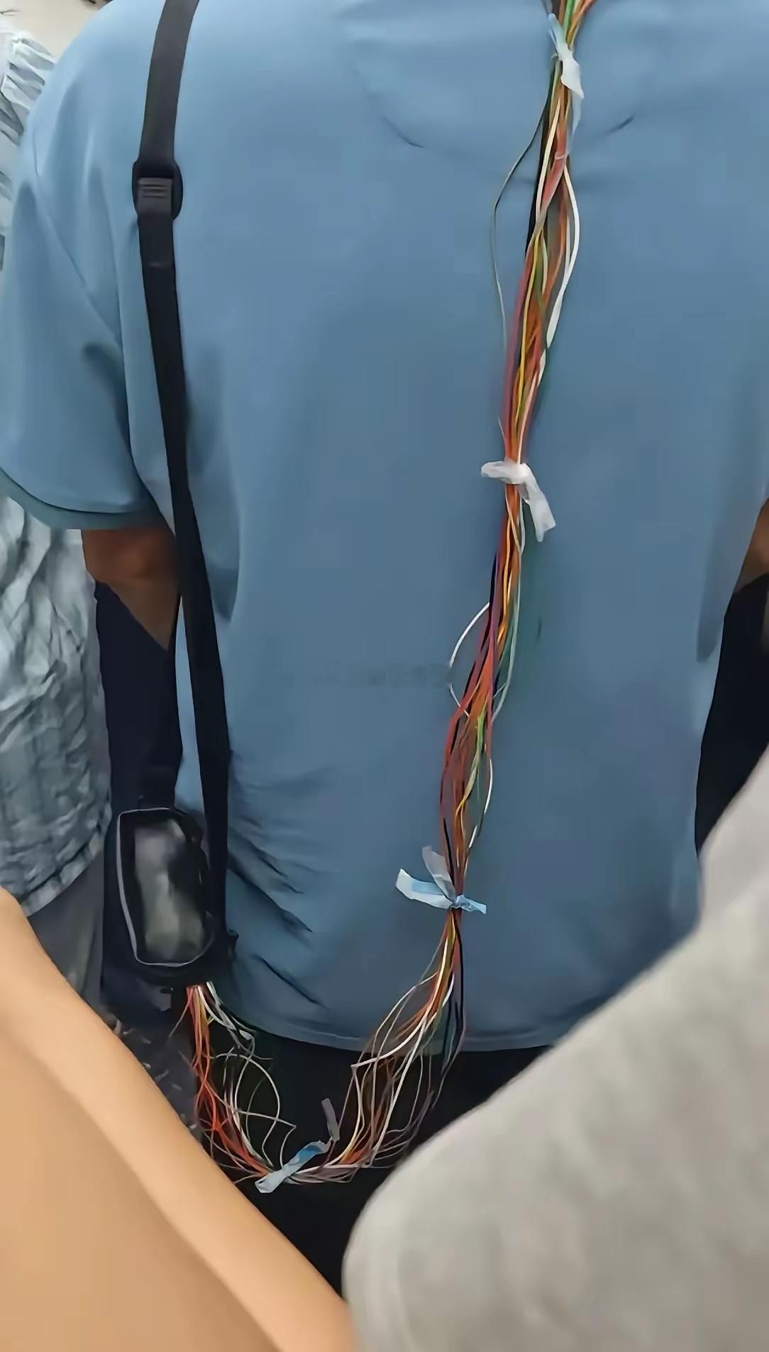 这是巴黎世家还是lv出款的帽子啊？这么有创意。
