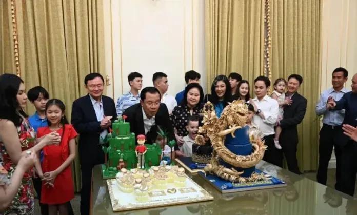 洪森和他信这对曾被看作泰柬关系“压舱石”的政坛老友，33年的“铁杆友谊“就此终结