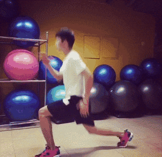 如果你有持续跑30分钟的耐力,减脂有一定时间了,你可以考虑将hiit训练