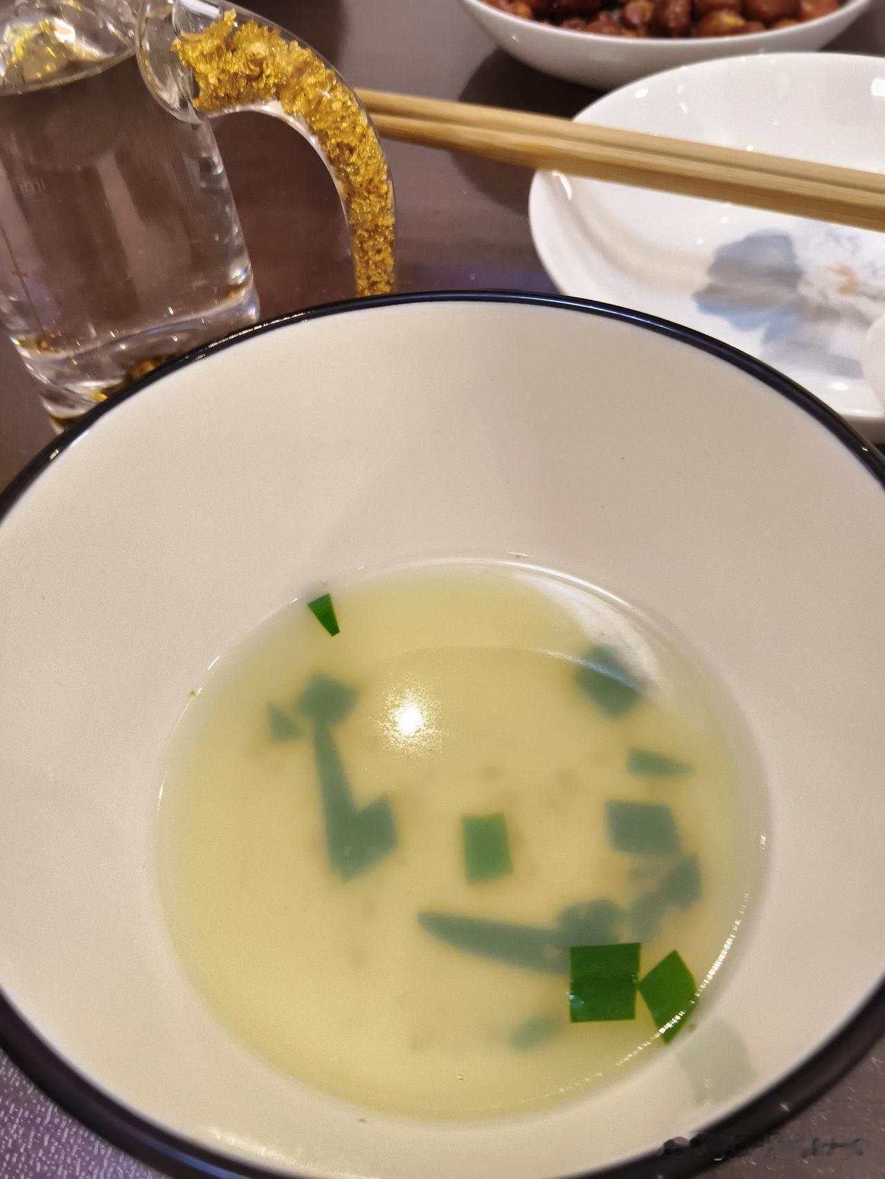 食材如人，有各自特点，对待她，要找到对的烹饪方法，和对的佐料在一起，火候适宜，最