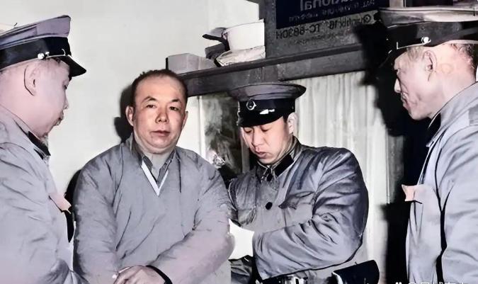 16岁入行，36年没露馅。1983年，把他送进去的，不是审讯，不是告密，是一台从