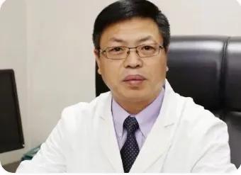 南京鼓楼医院院长于成功被人尾随至家中，然后，凶手持刀砍伤于成功及其妻子！这起恶性