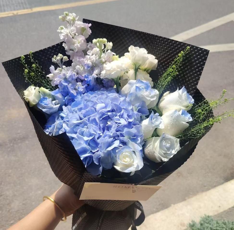 震惊！厂内姐弟恋曝光：38岁已婚女工与26岁小伙热恋，丈夫怒喊开除！真爱还是玩火？