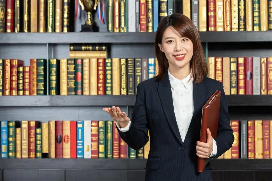 接吻时，女人让你做这些事，是在默许越界了。当女人在那一瞬间选择放低所有防备，